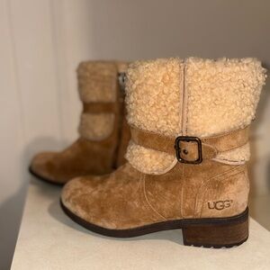 UGG Women’s Blayre II boots (color chestnut)
